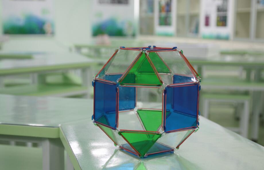 企业资讯 > 视频中心   据学校负责人介绍:数学体验室通过立体几何